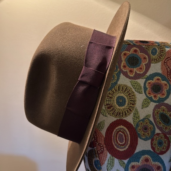 Hat - Picture 2 of 9